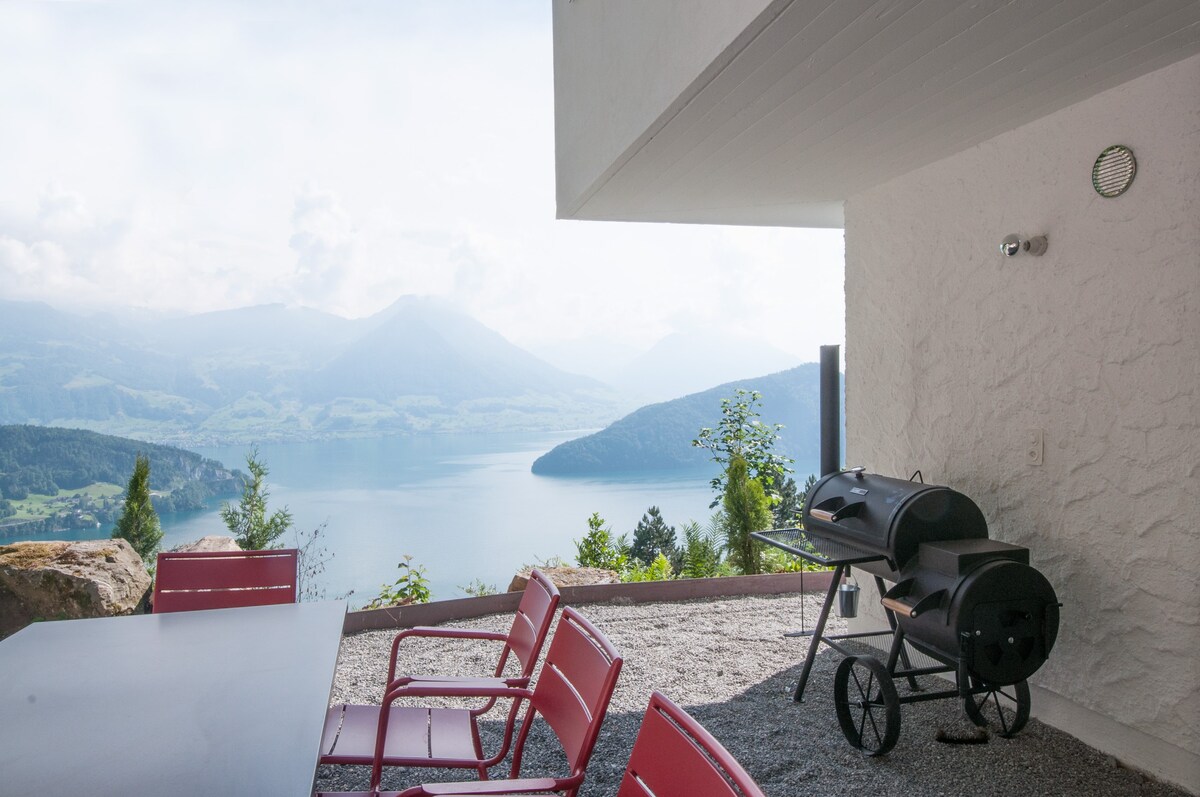 田园诗般的山地房屋，带热水浴缸和花园