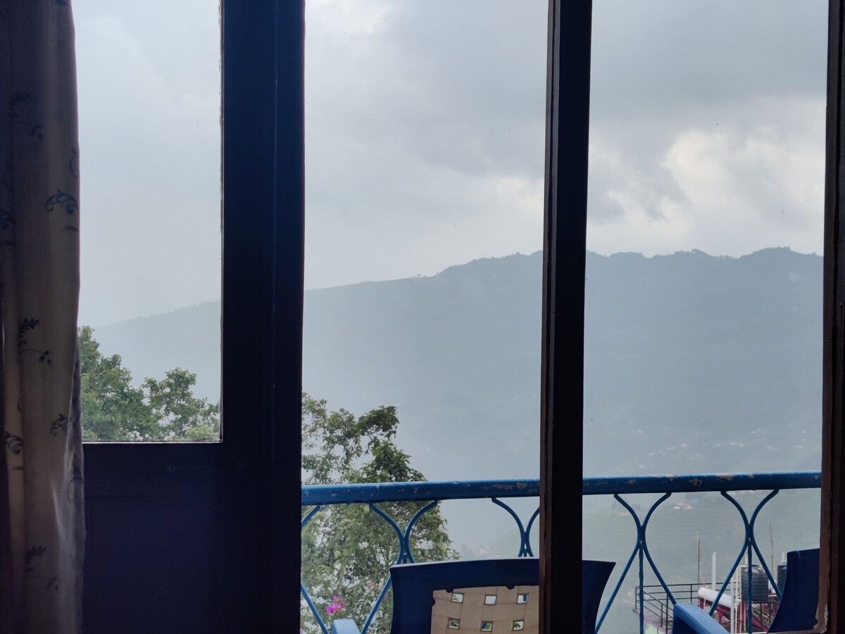 Hidden Gem in Nagarkot. Enjoy rooftop views w/ BBQ