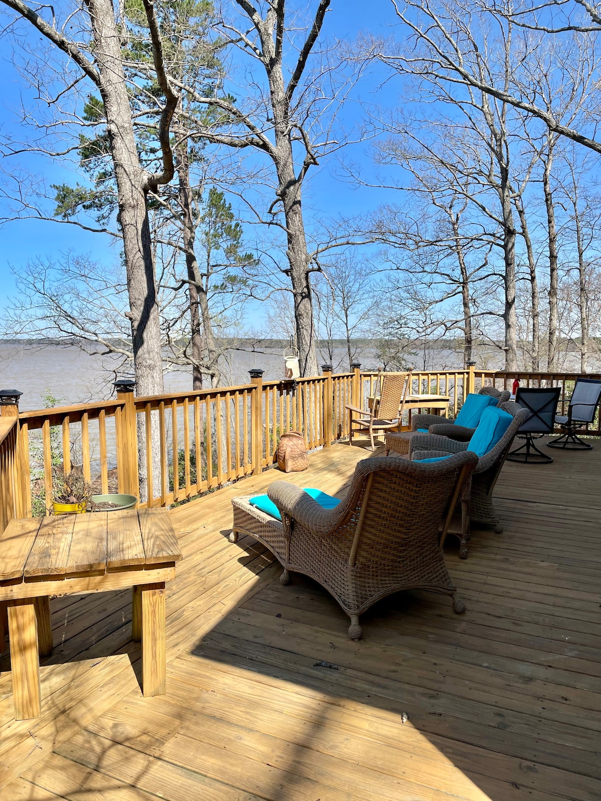 The Boat House hideaway on High Rock Lake