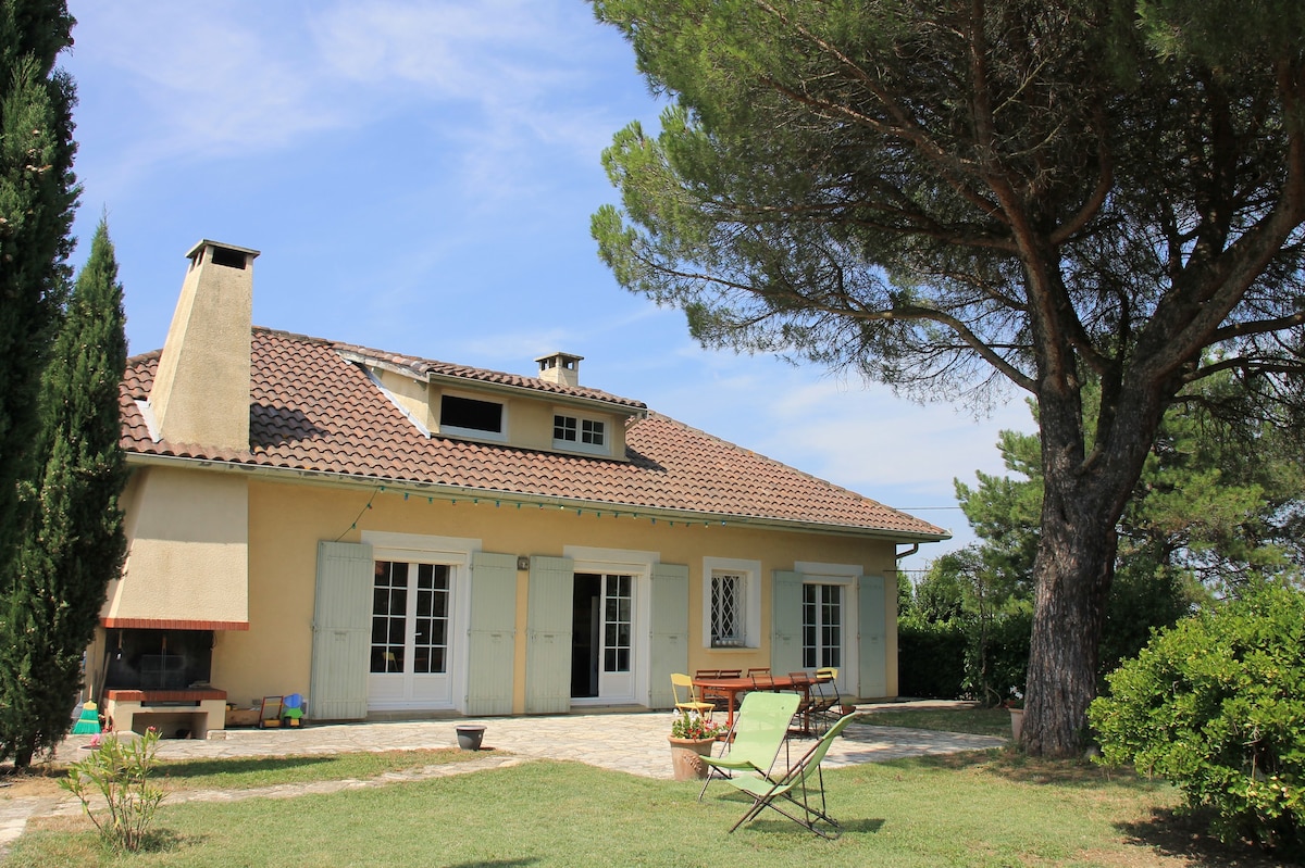 Belle villa de 250m² avec piscine, proche Toulouse