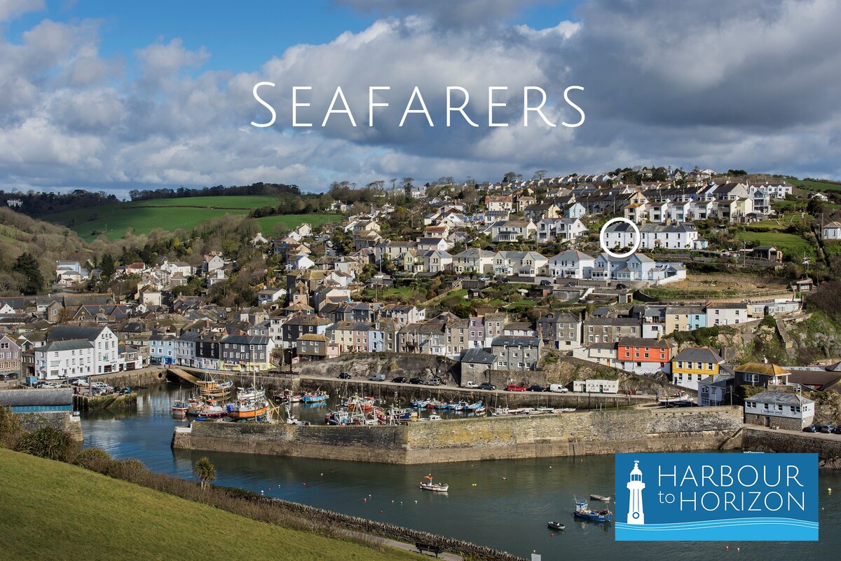 Seafarers - Coastguard Cottage overlooking harbour