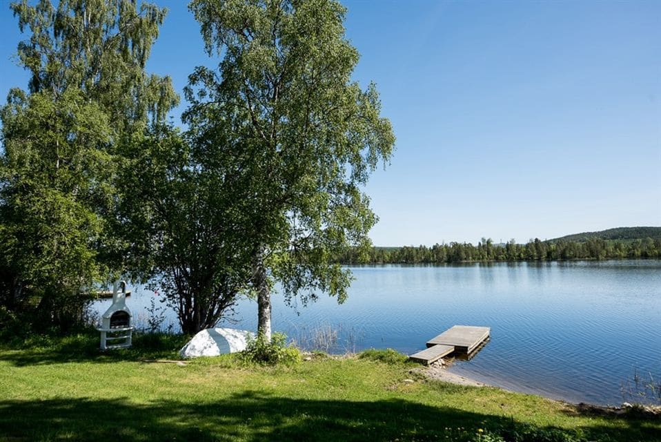 Prästgården Revsund ，欣赏美丽的湖景