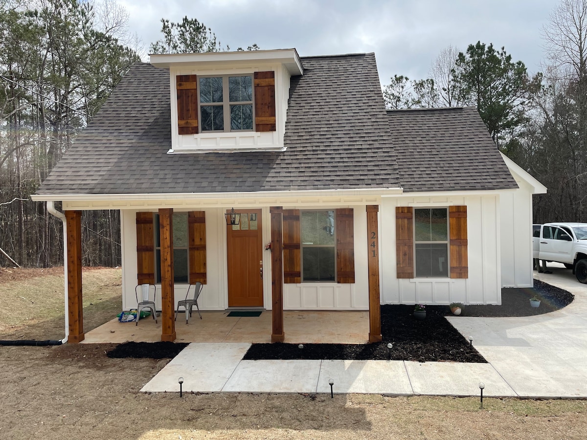 Lake Martin Cottage- new construction!