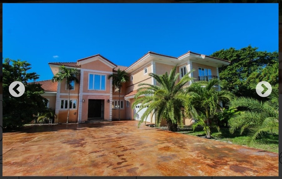 Lovely 3 bedroom Villa with Beach Access