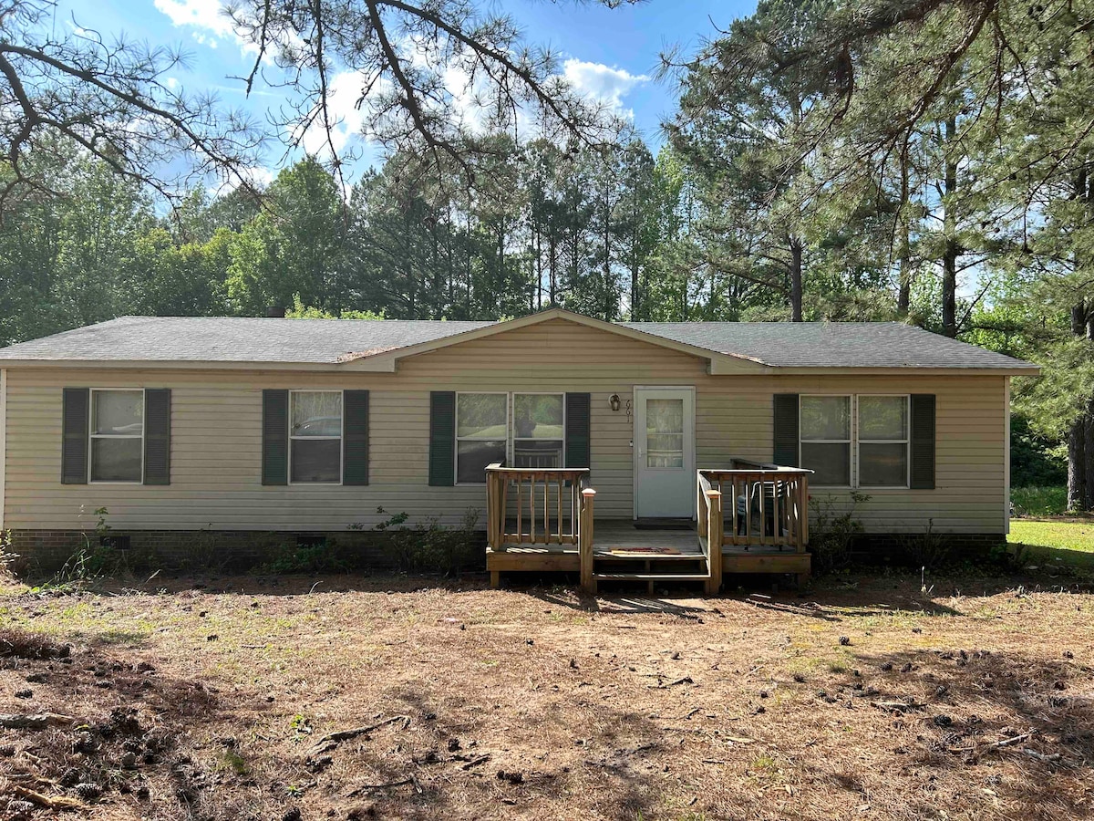 3 Bedroom 2 bathroom Country Life is the Best Life