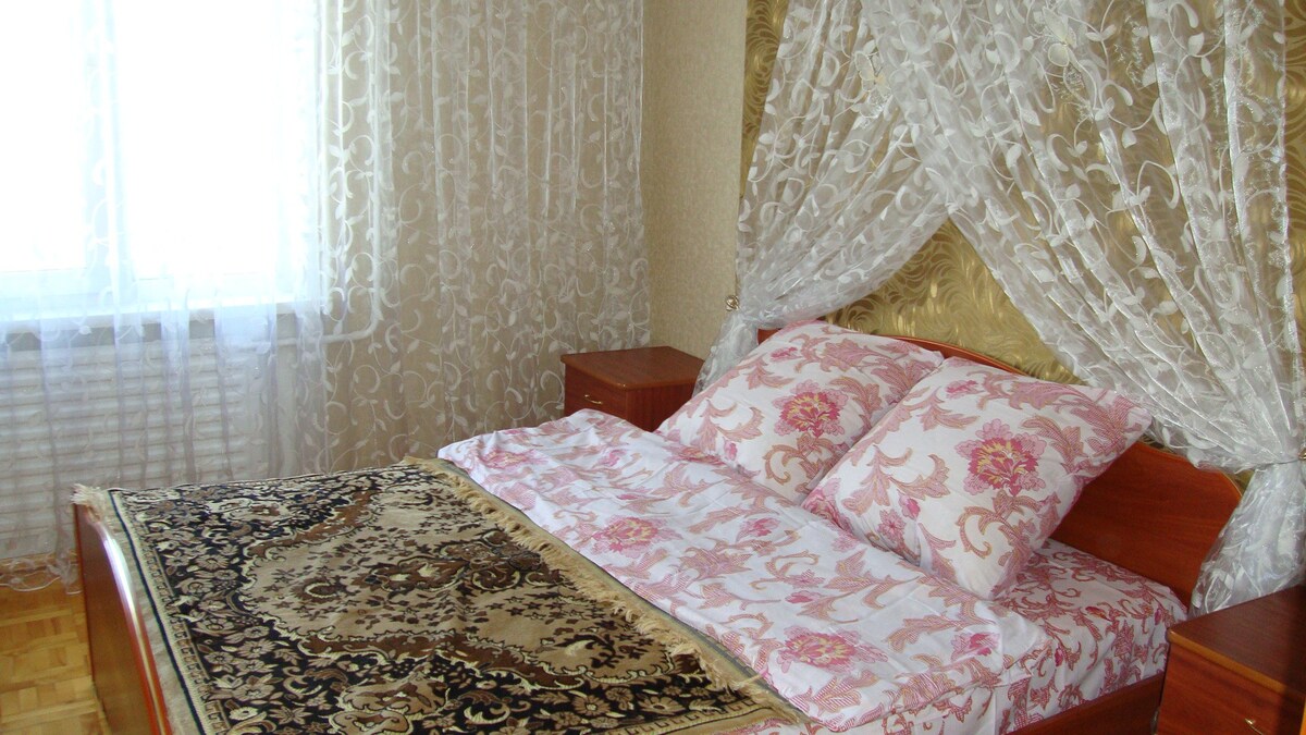 位于Molodezhnaya的舒适公寓