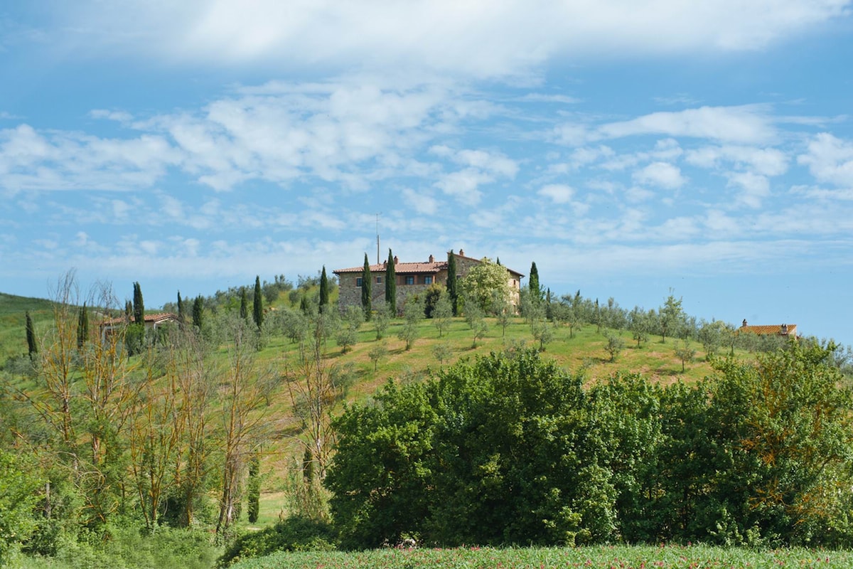 Lovely Farmhouse near Volterra, N