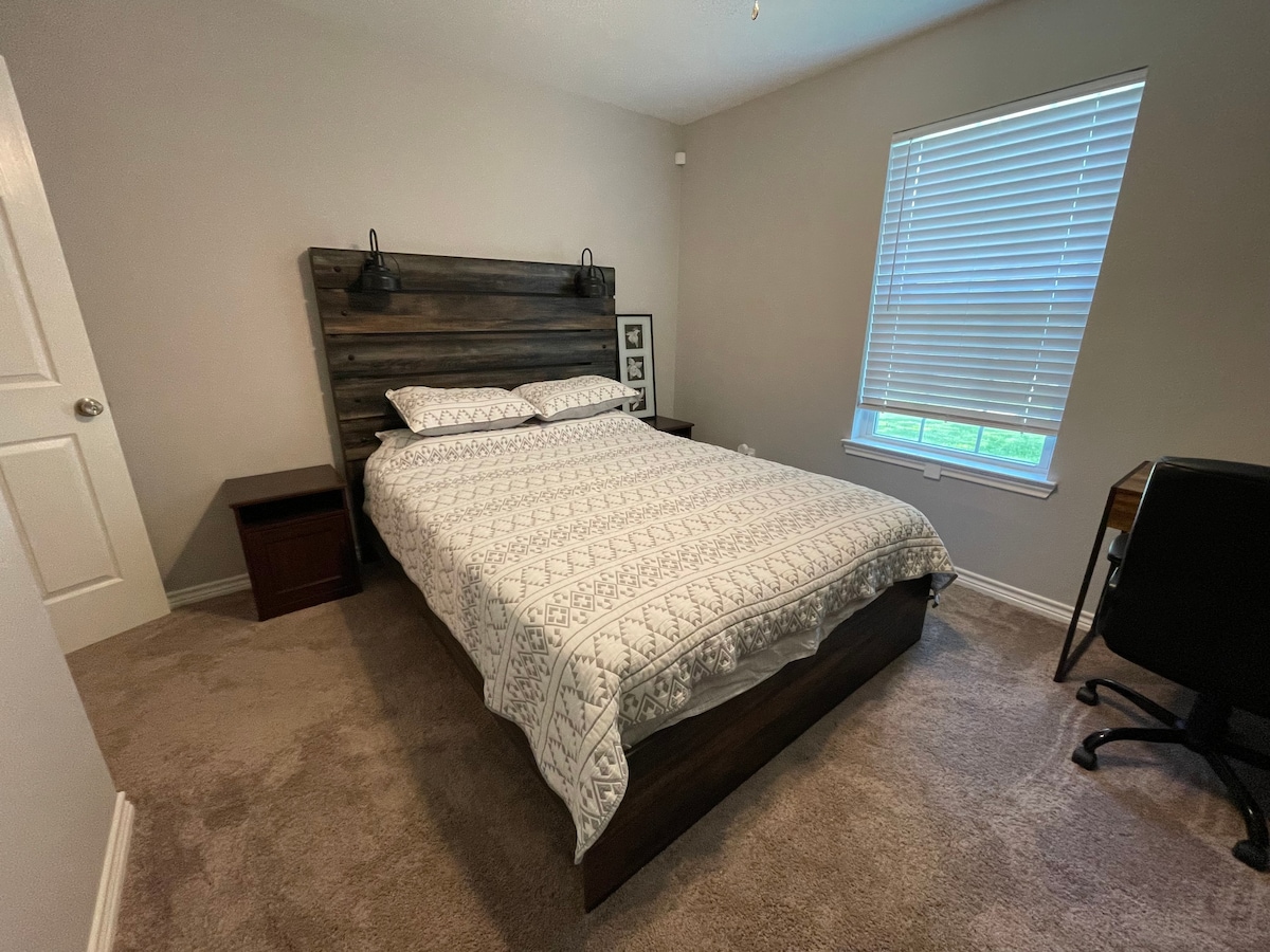 Cozy room near Downtown F.W. (4min-drive)