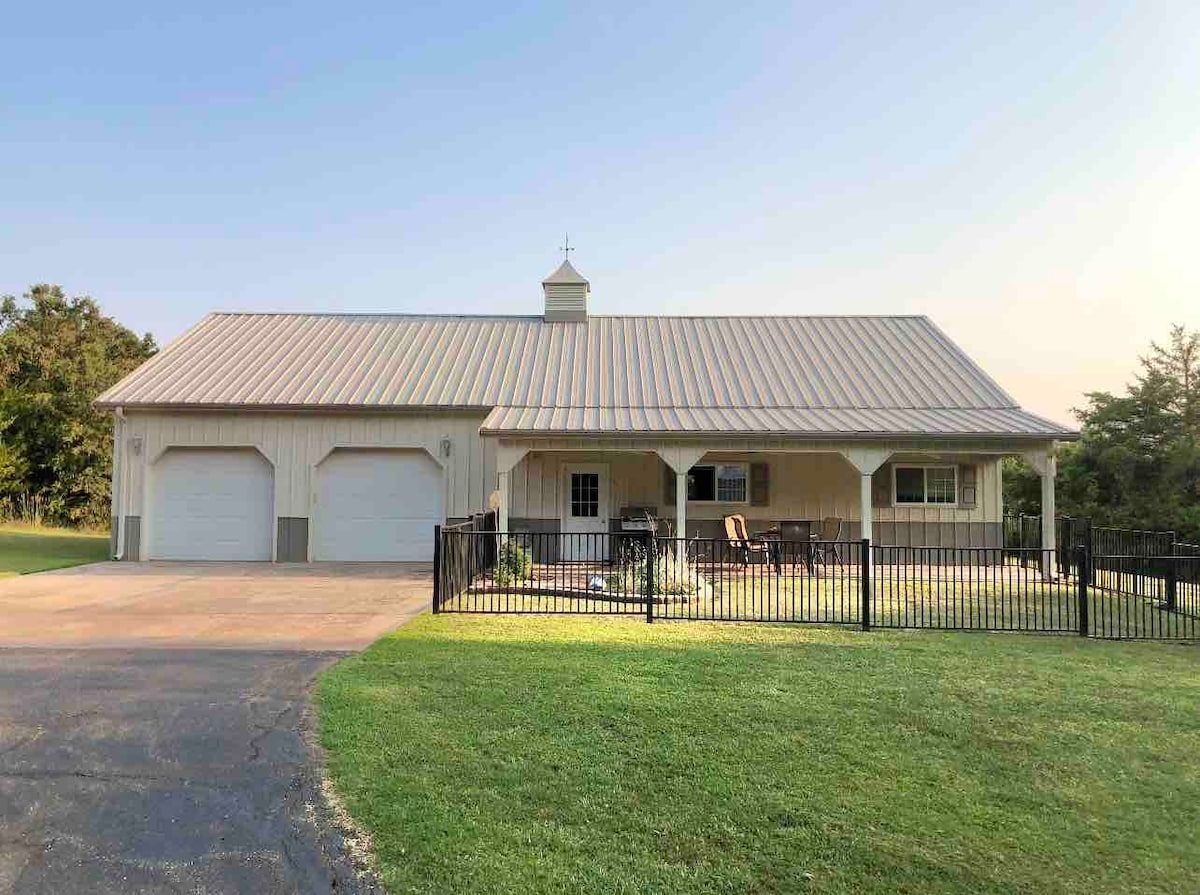 Peaceful 2 bedroom home in the country with pool