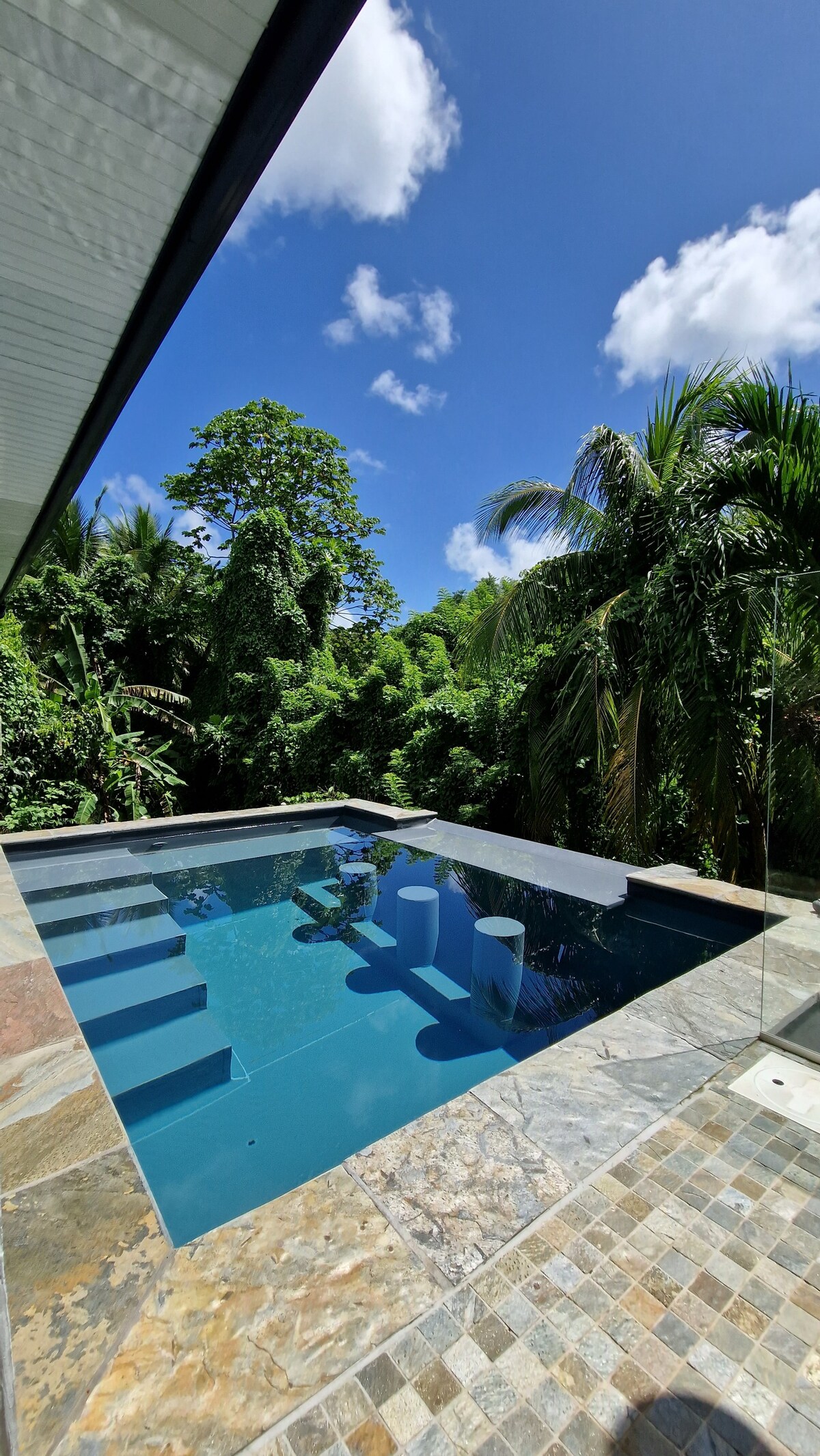 Bali, haut de villa avec sa piscine chauffée
