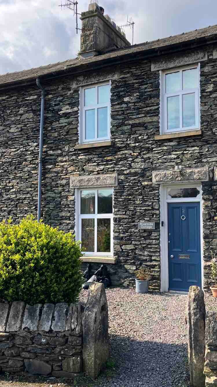 Riverside Cottage with secure bike storage