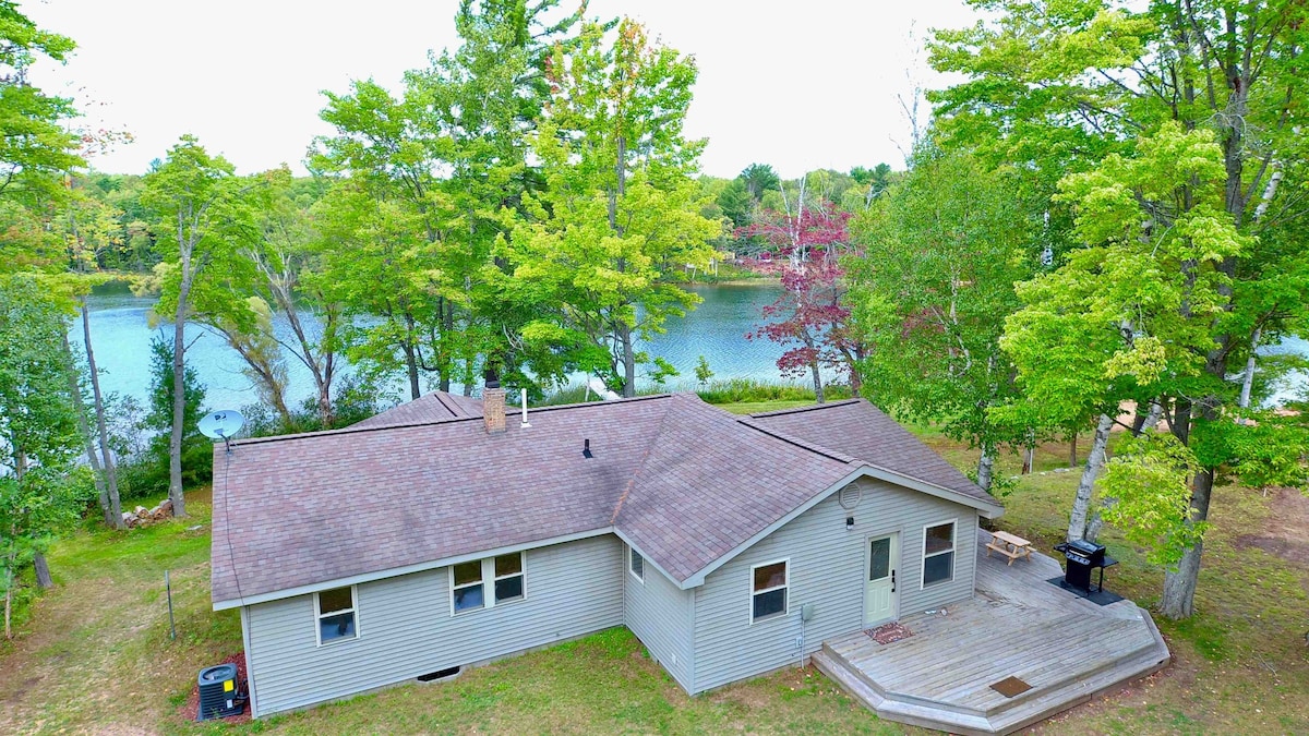 Cozy Cottage on Inland Lake near Munising!