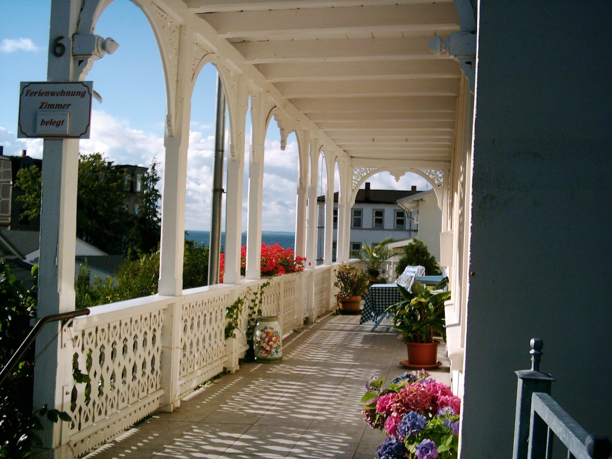 可欣赏阳台和海景的Villa Maria VM 4