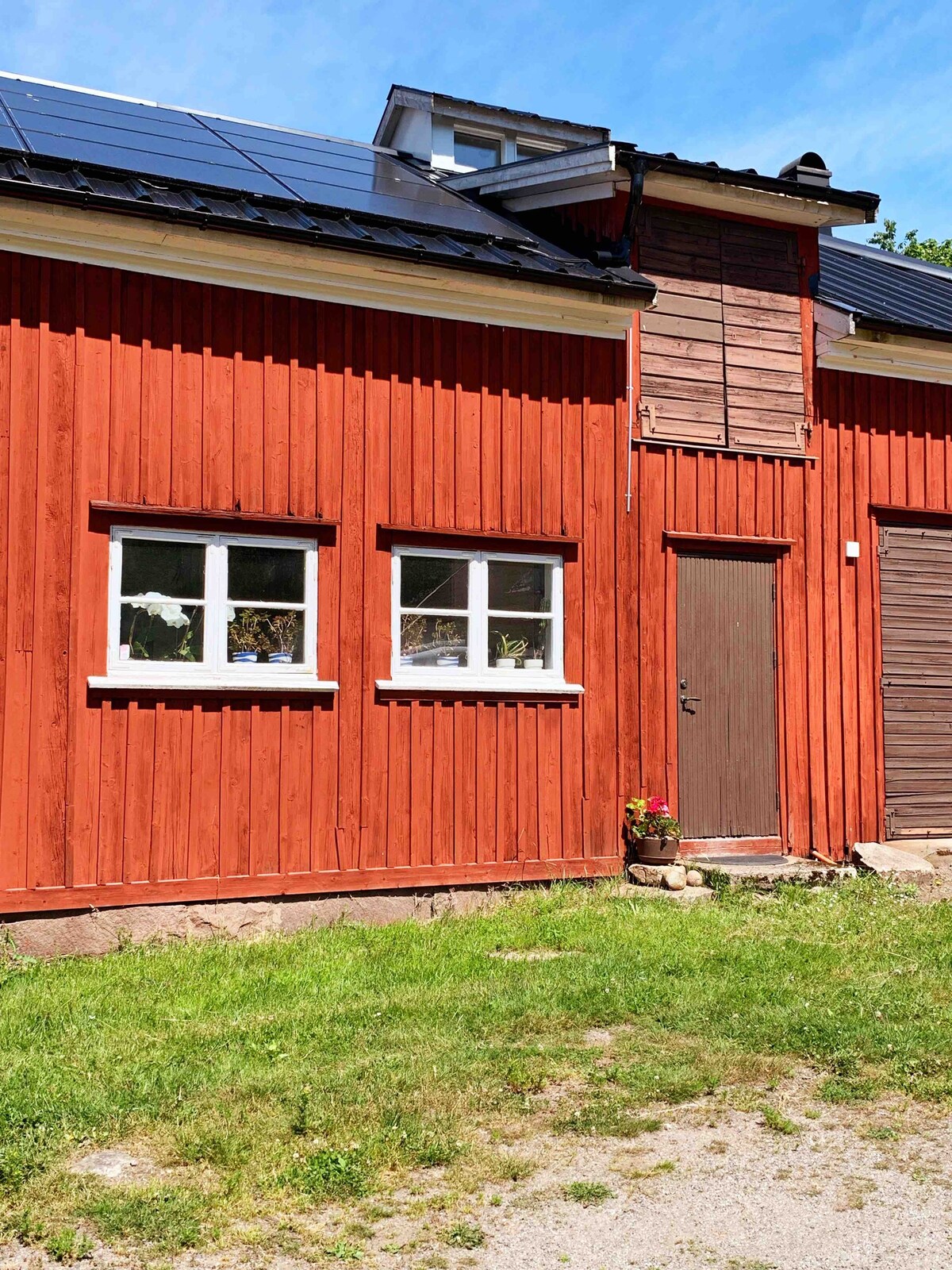 位于马场的44平方米单间公寓，距离Alingsås 3公里， 35分钟到Gbg