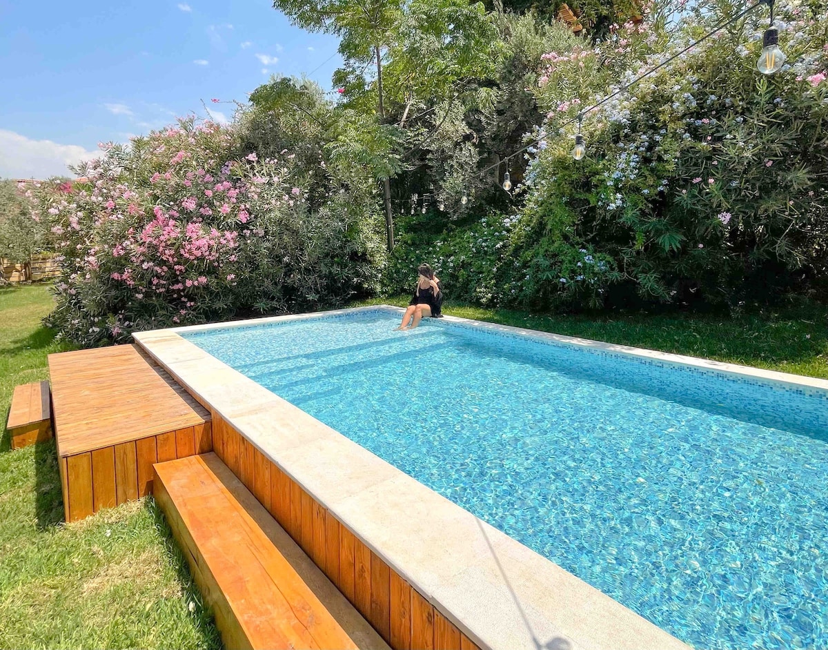 Authentic House with Private Pool and Garden