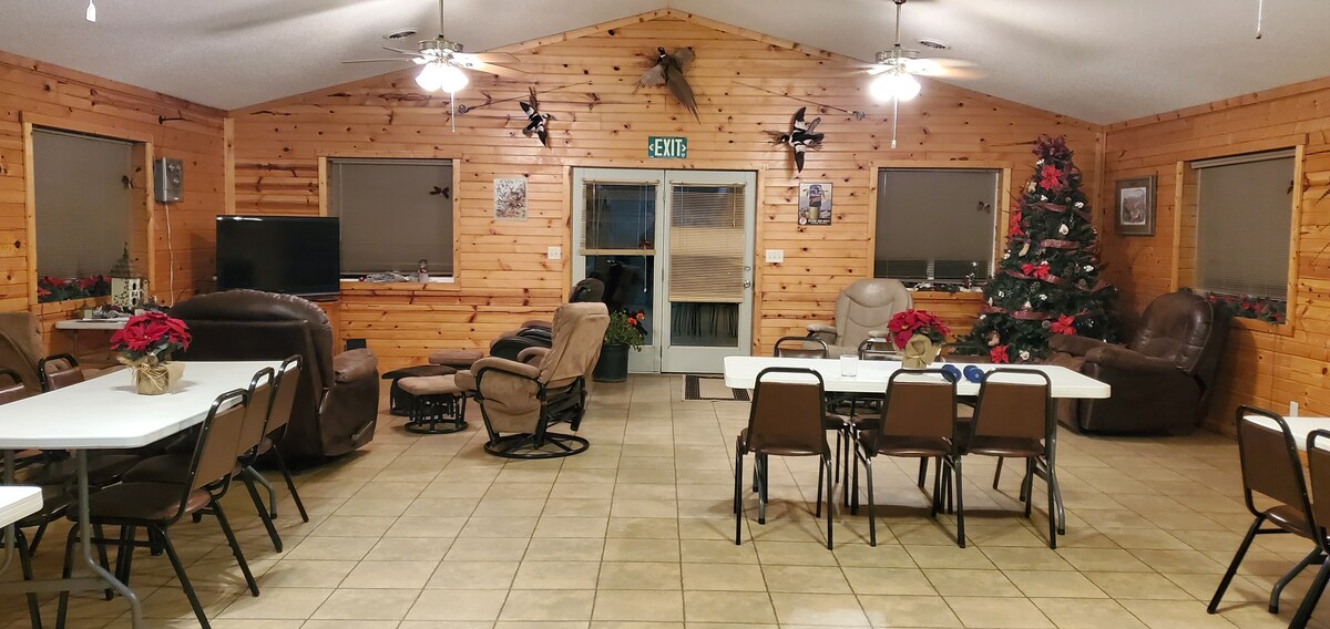 Elm Lake Lodge - Hunting/Reunion Center