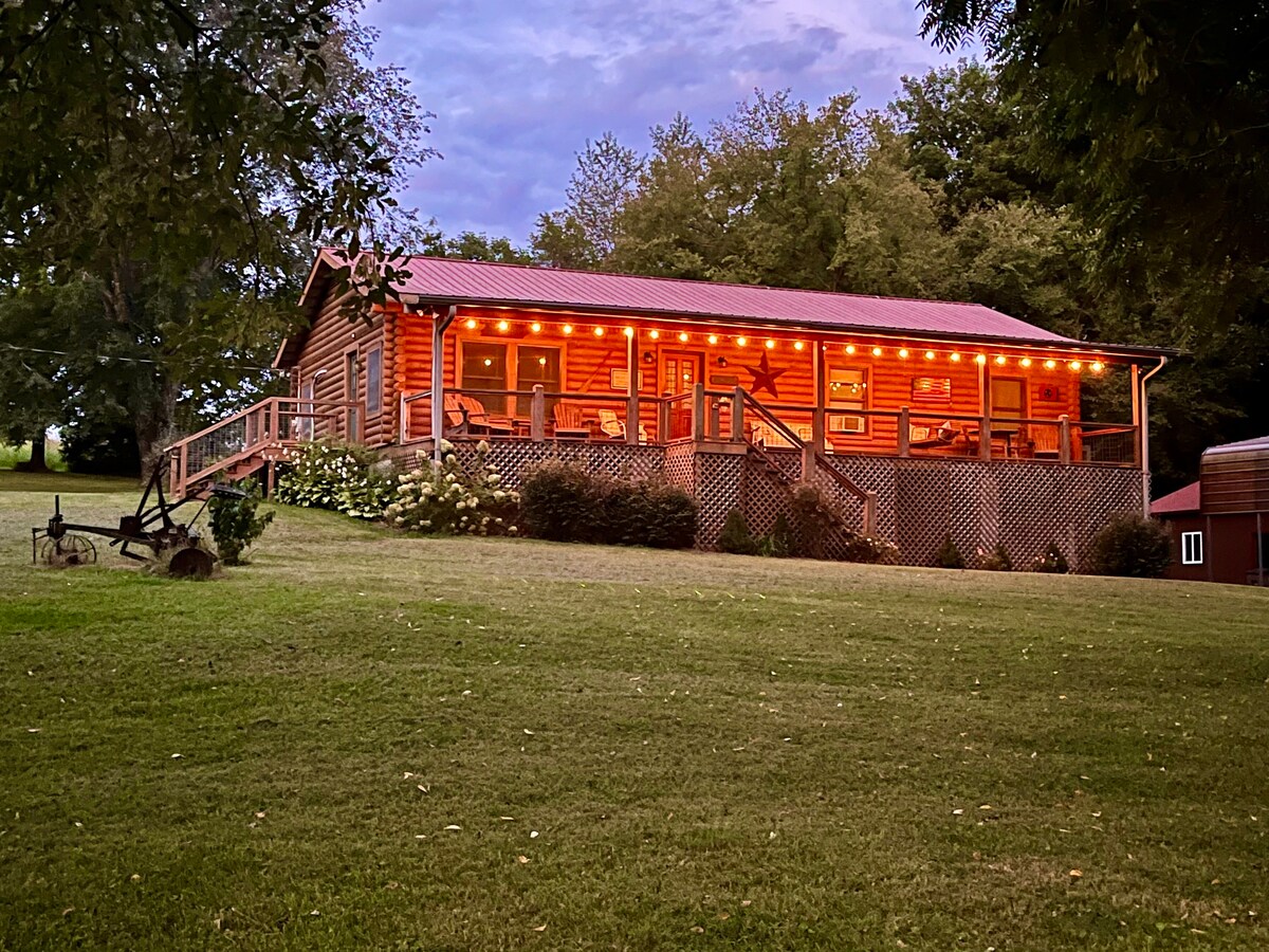 「River House」小木屋坐落在红河附近