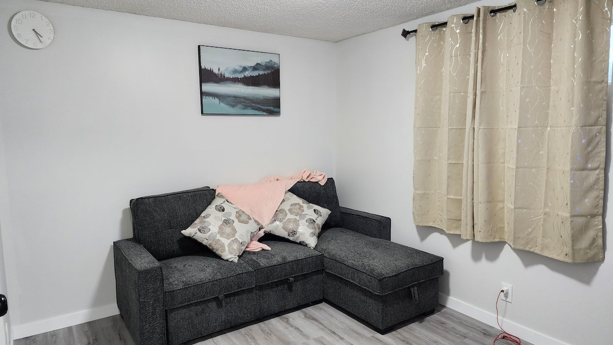 5 Min walk to Ctrain, drive to Airport, Sep:entran