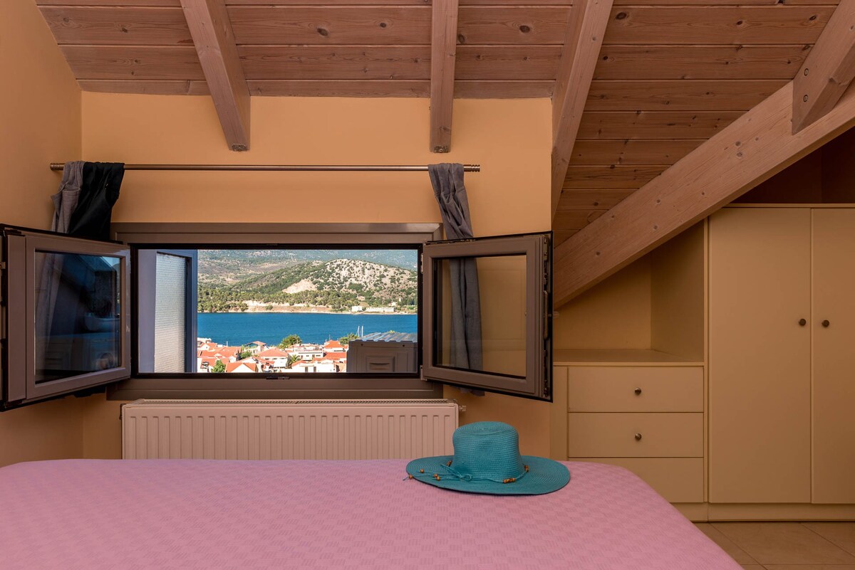 Argostoli 's Serenity Retreat。双层公寓。