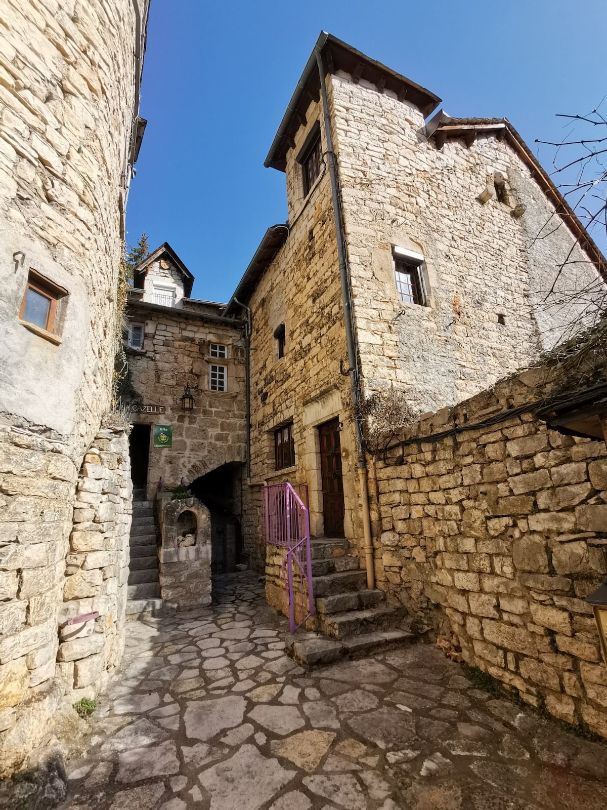 STE ENIMIE studio, lumineux,  vue de rêve, frais