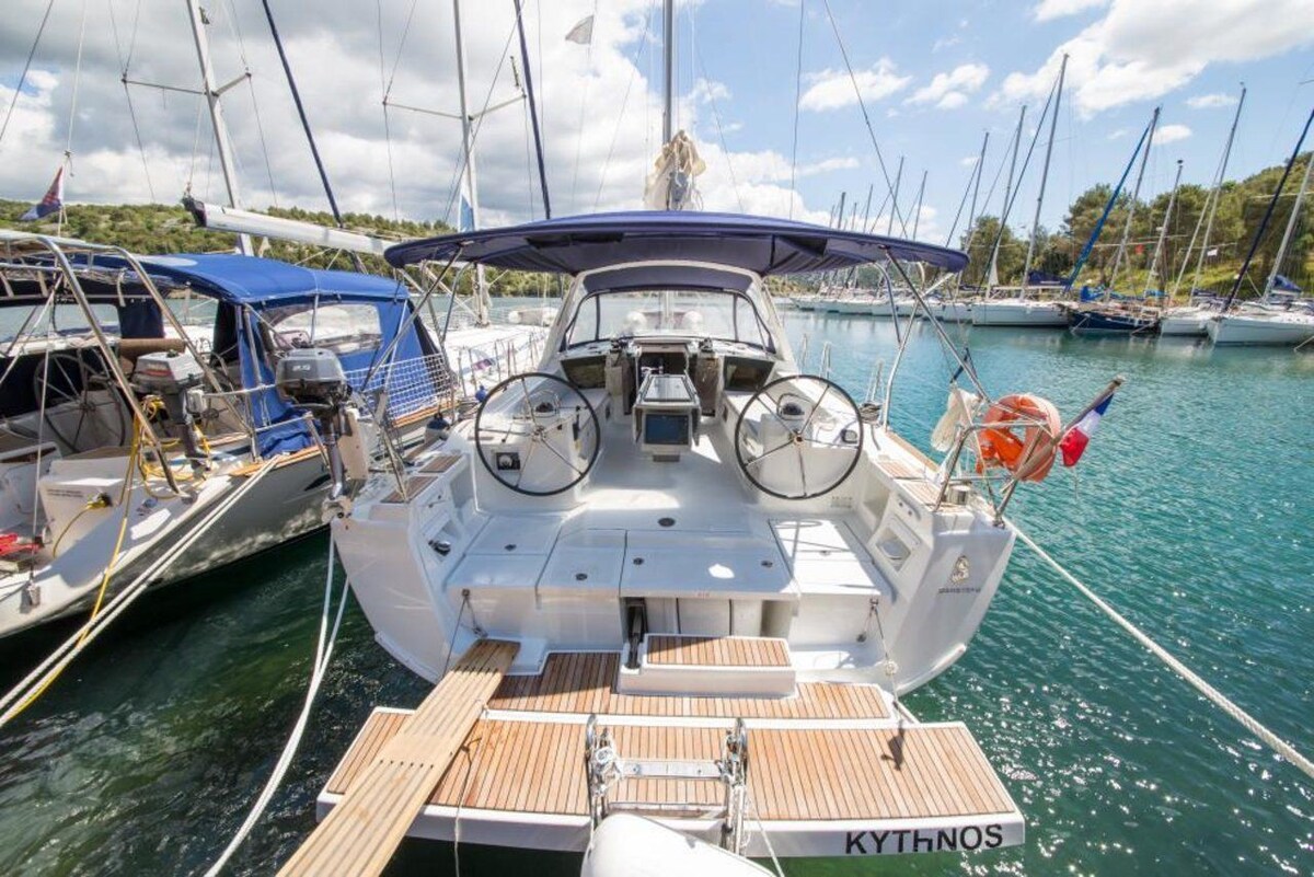 Live on a sailboat ⛵ 3 bedrooms available