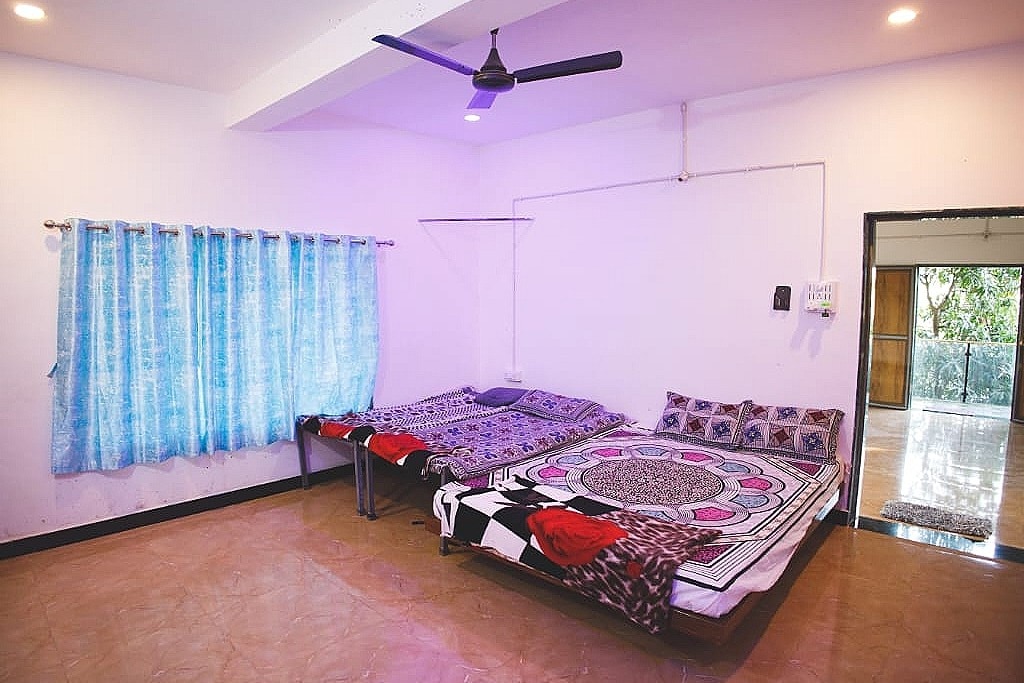 Deluxe King room by Gokul Farm House