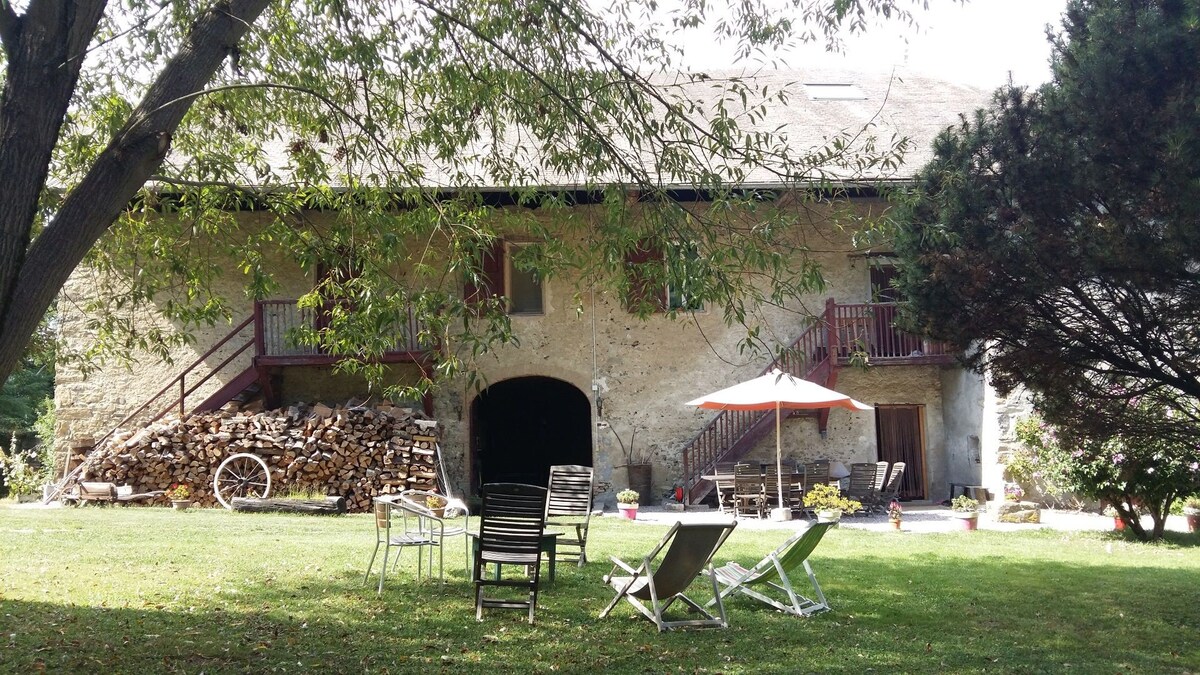 Maison familiale, grand jardin avec piscine