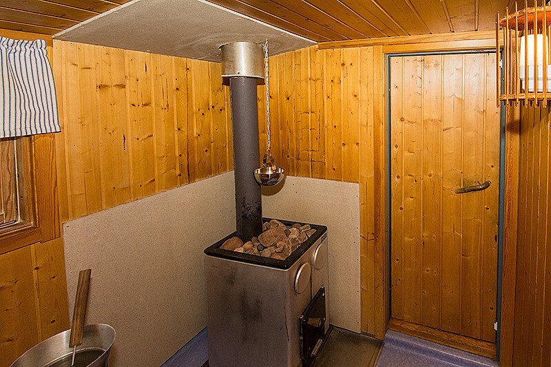 舒适的小木屋， 6个床，桑拿，无线网络，壁炉，停机。