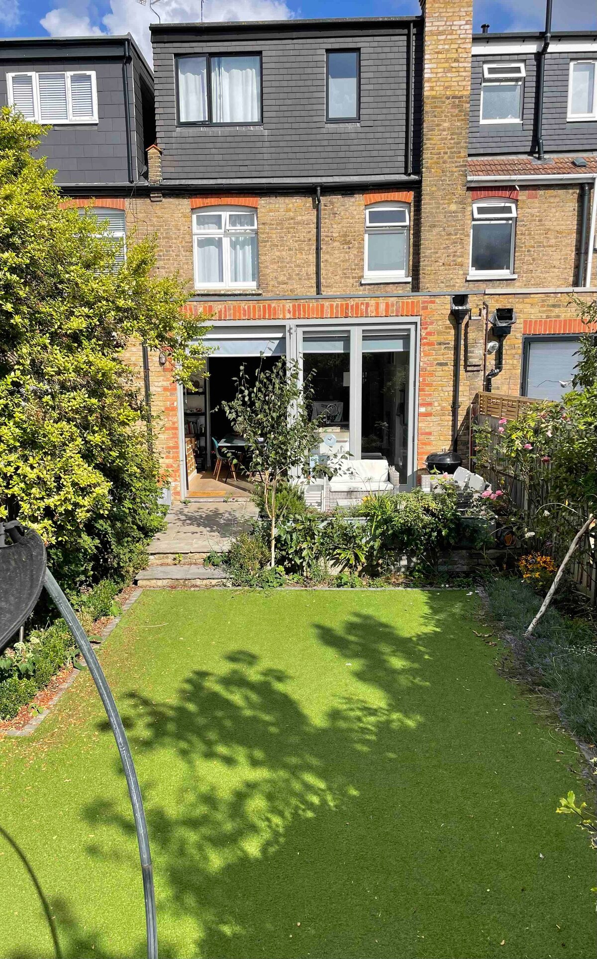 Lovely 4 Bedroom, 2 bathroom Family House - Ealing