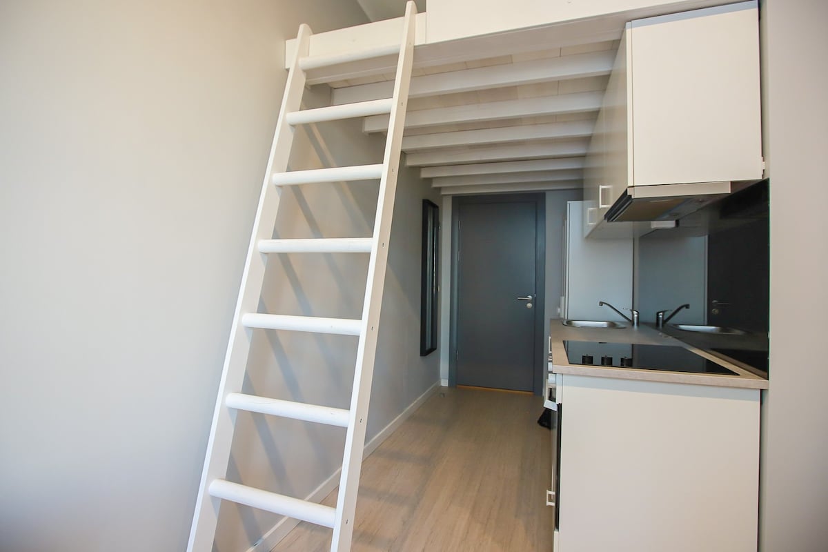 Quiet loft style apartment in centre Self Check-In