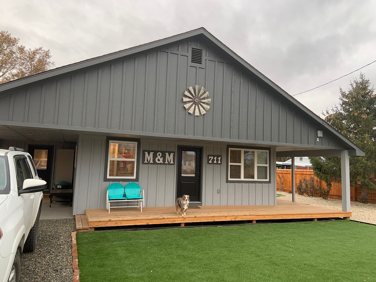 M&M Cottage new remodel w/putting green Emmett