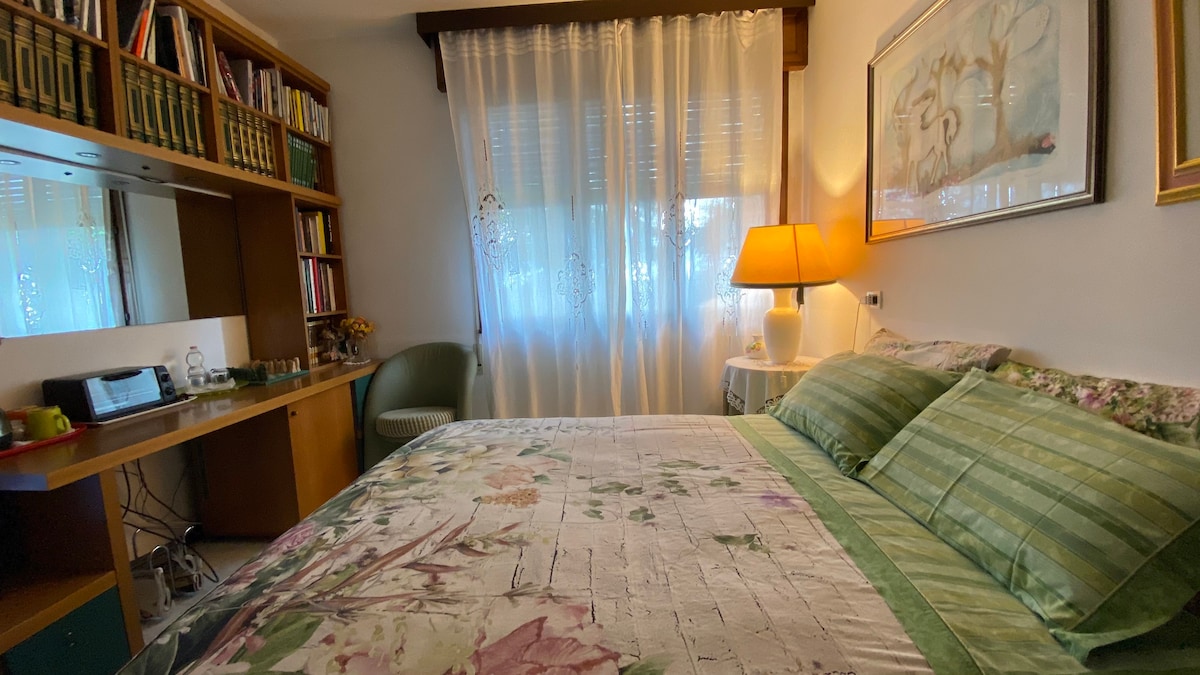 配备独立卫生间的可爱房间，距离威尼斯25分钟路程。