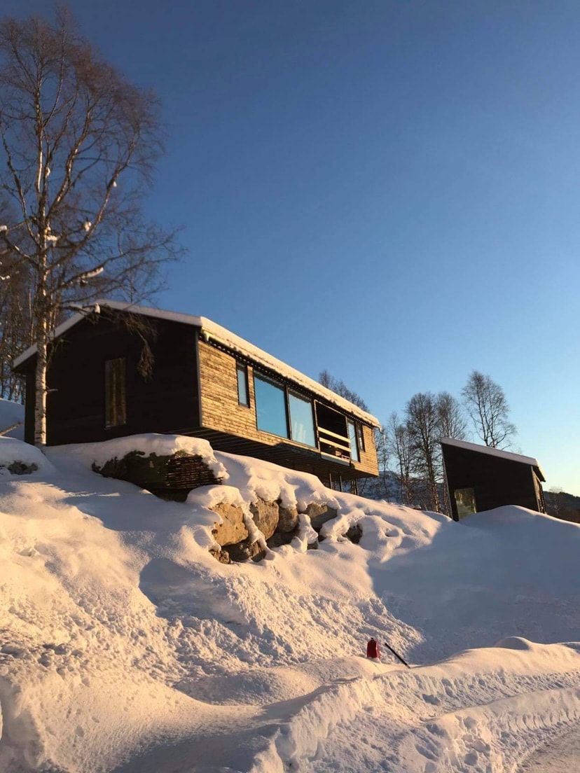 独特的建筑师设计的桩屋和附属建筑