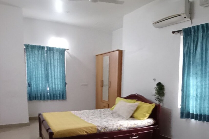 SHI'S Alayam 1 Ac bedroom