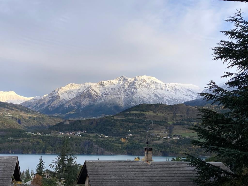 Appartement avec vue sur lac et montagne