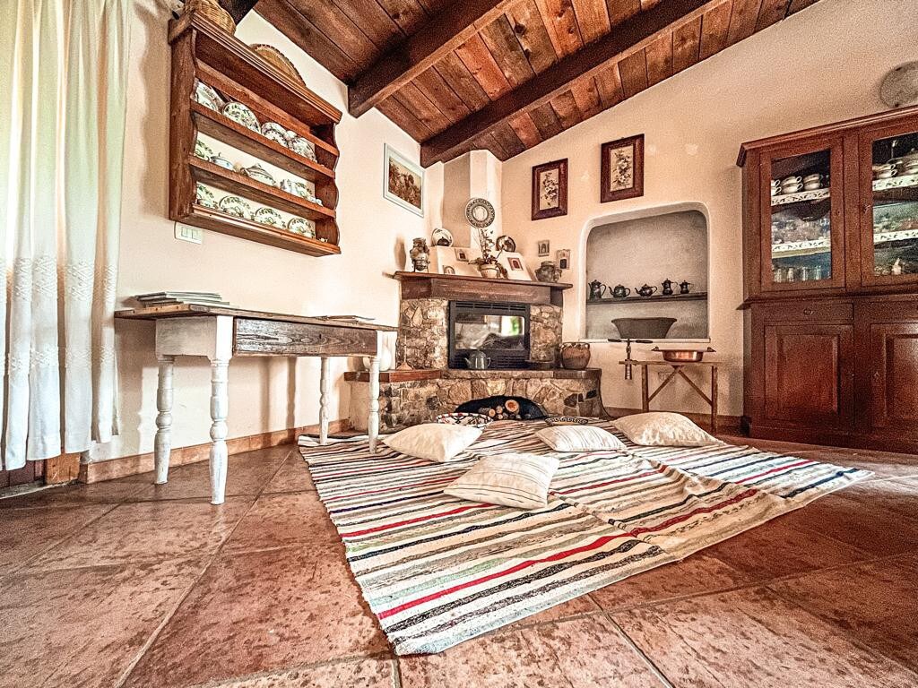 Casa in campagna con piscina (IUN R7876)