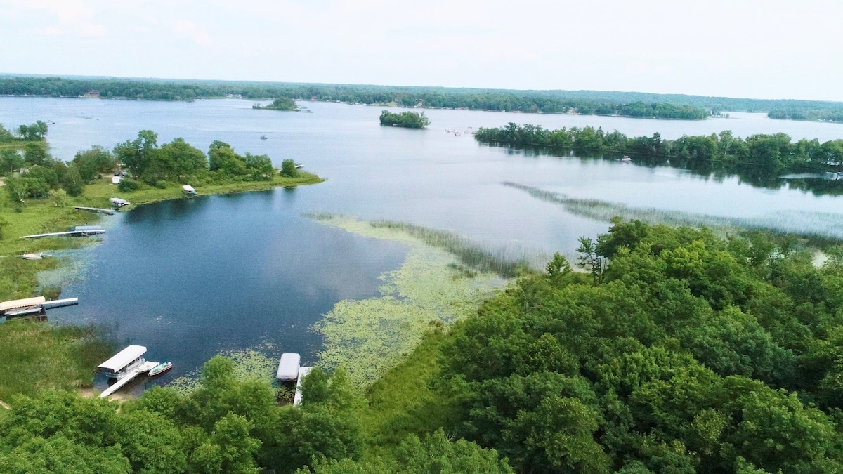 Picturesque Getaway on Private Lakefront Property