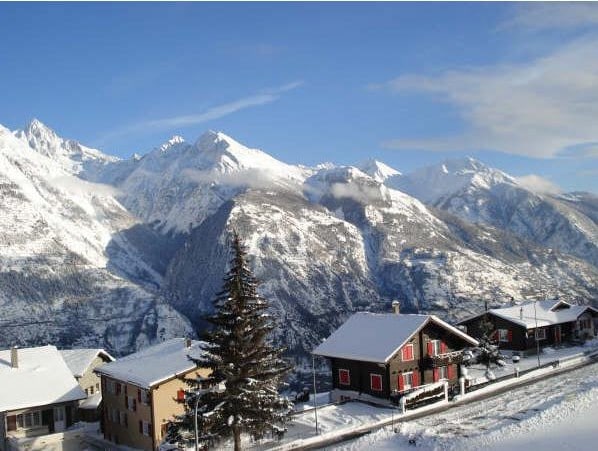 瑞士阿尔卑斯山顶度假木屋顶公寓