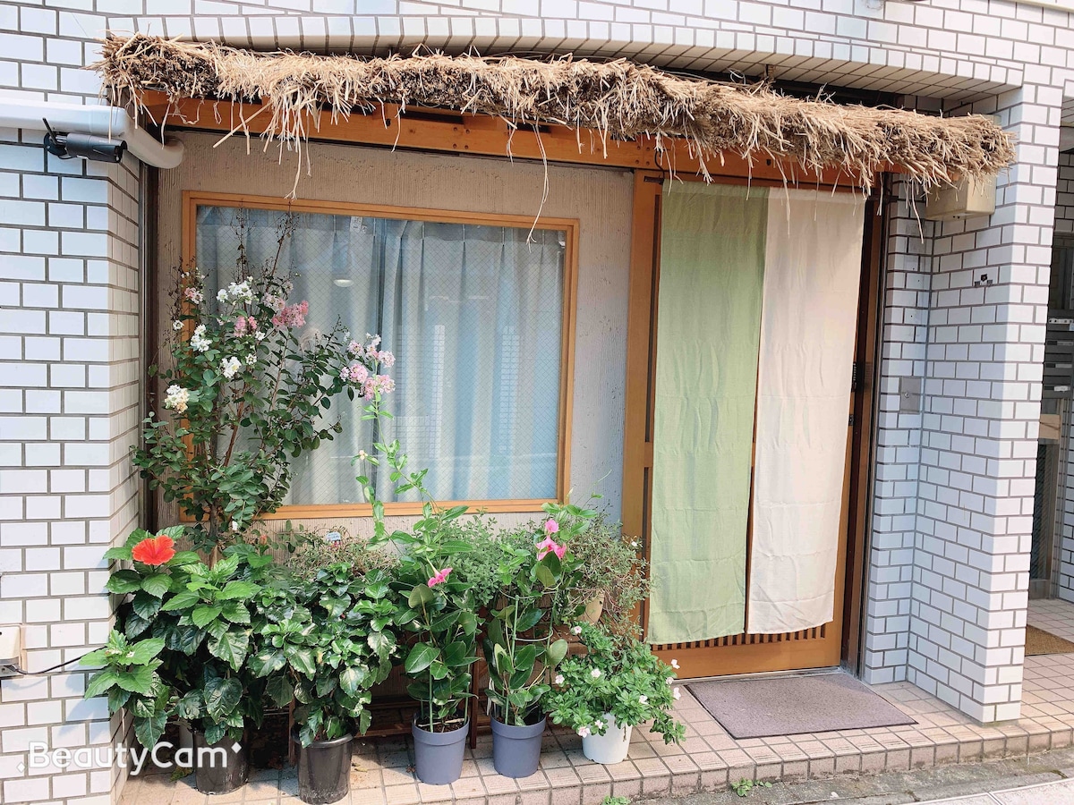 上野秋葉原中心位置，独立卫浴温馨房源。附近大量餐厅，多条地铁，出行方便。免费Wi-Fi寄存行李