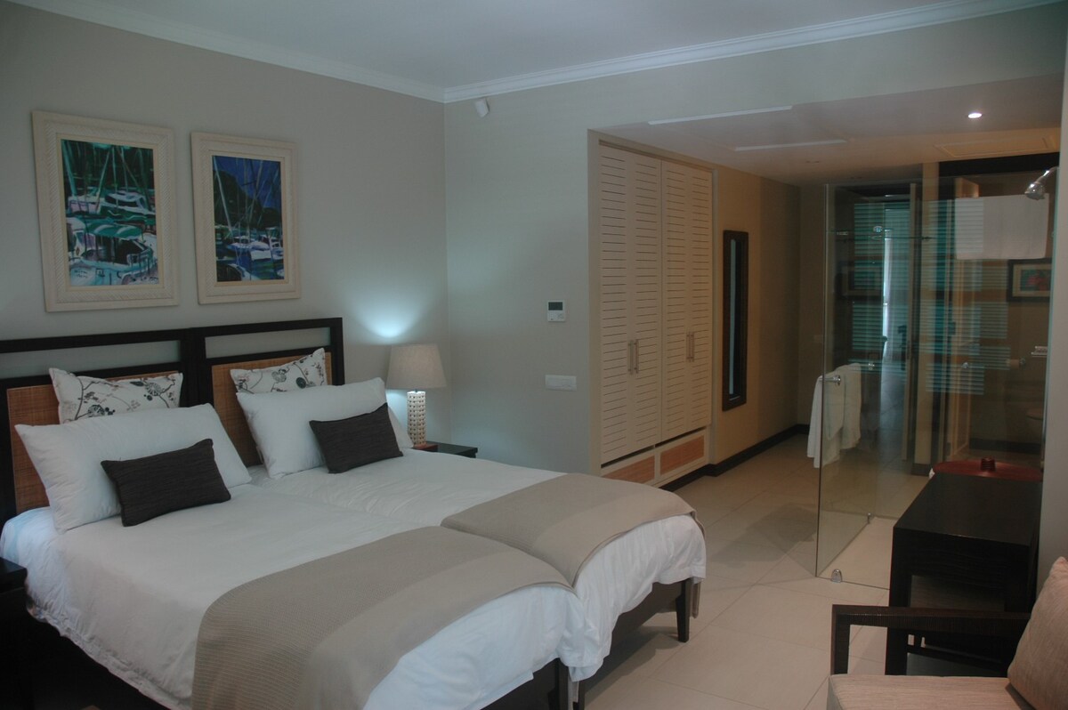 Health Cert. Papay Suite by Simply-Seychelles