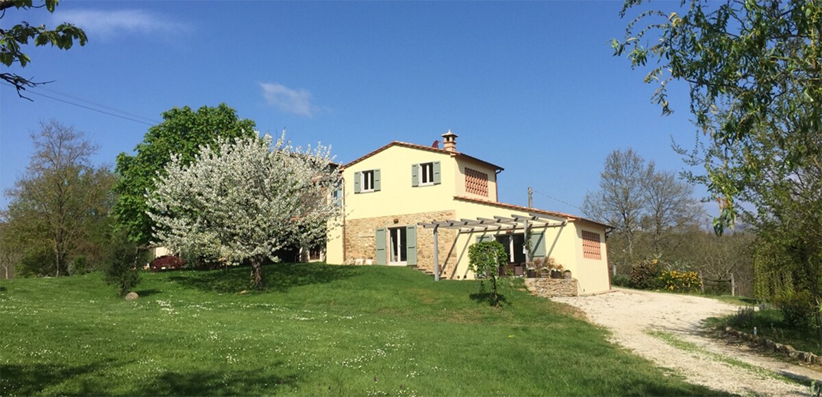 Idyllic Tuscan Guesthouse on the Anghiari hills