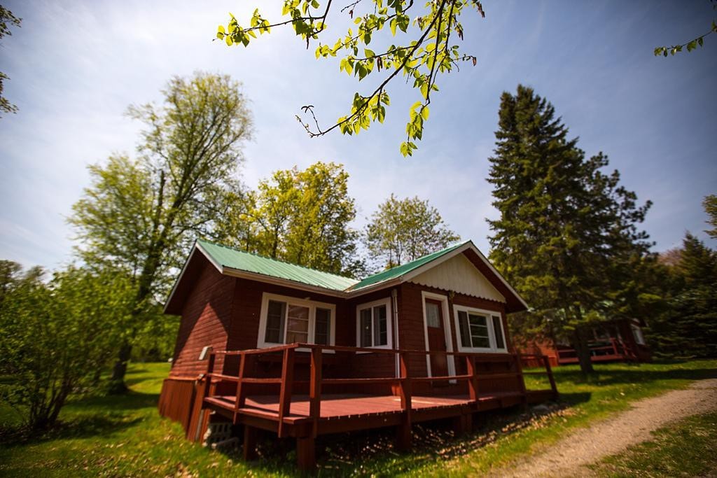 Ken 's Retro Cabin and Camp Bongopix