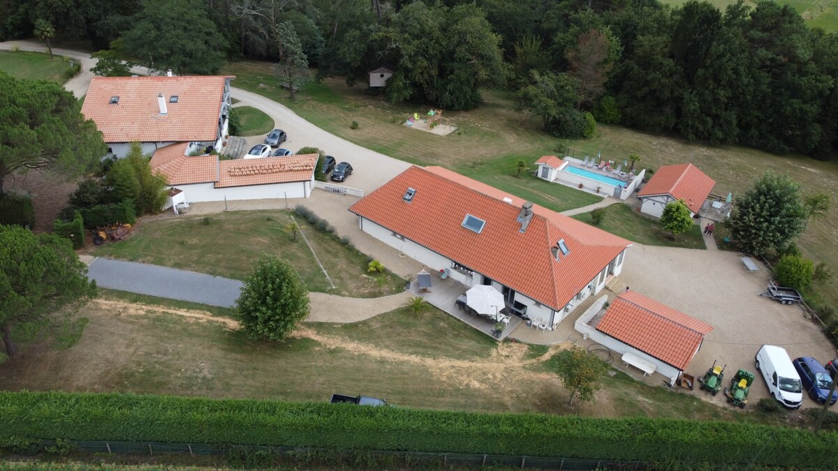 Villa avec piscine 10/12 pers et salle de réunion