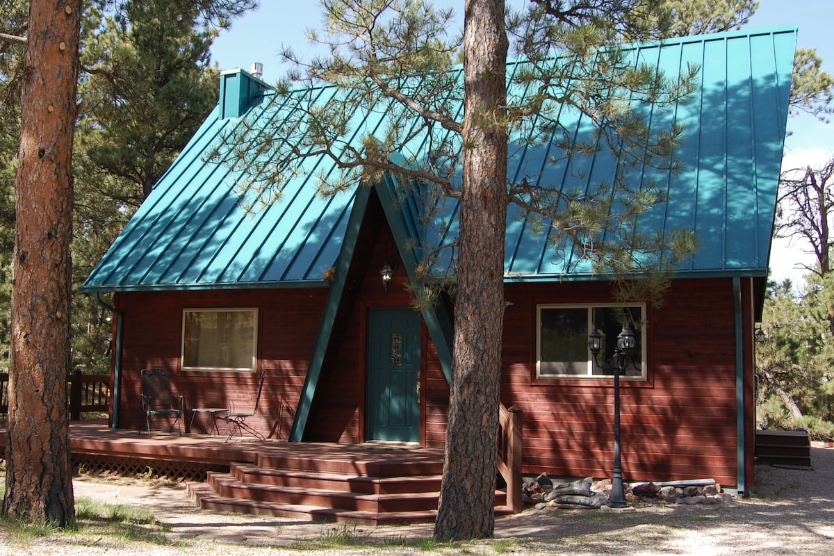 Charming Cabin in Pine Haven