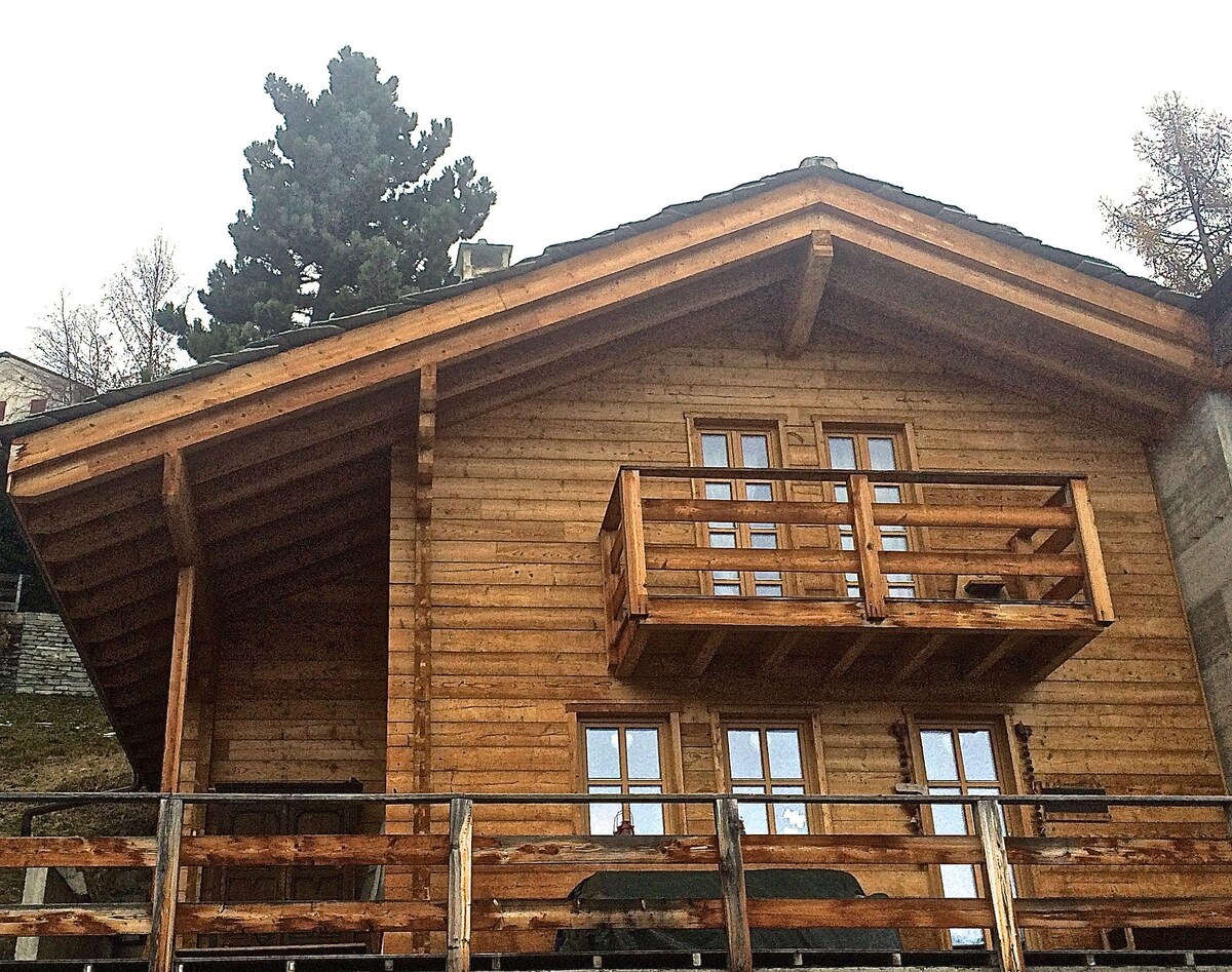 瑞士阿尔卑斯山（ SwissAlps ）的皮特雷斯克度假木屋，可入住6人