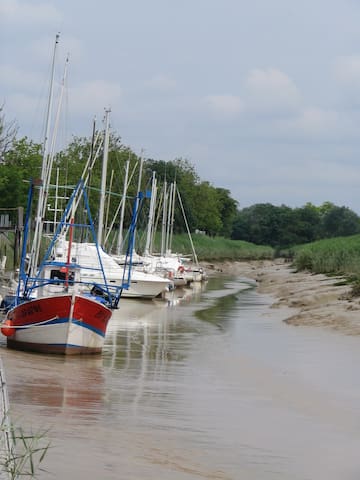 Saint-Bonnet-sur-Gironde的民宿