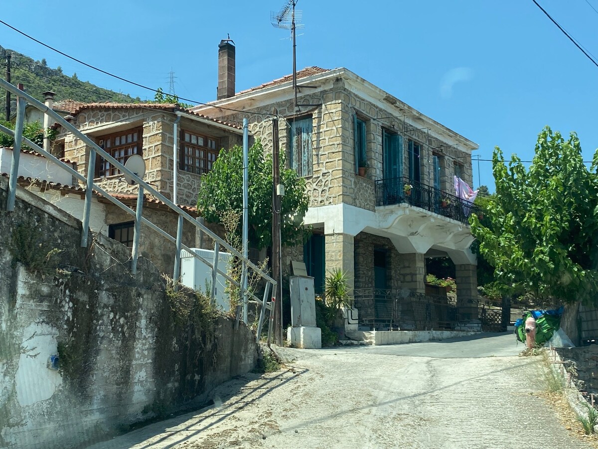 Smaragda's traditional stone house, groundfloor