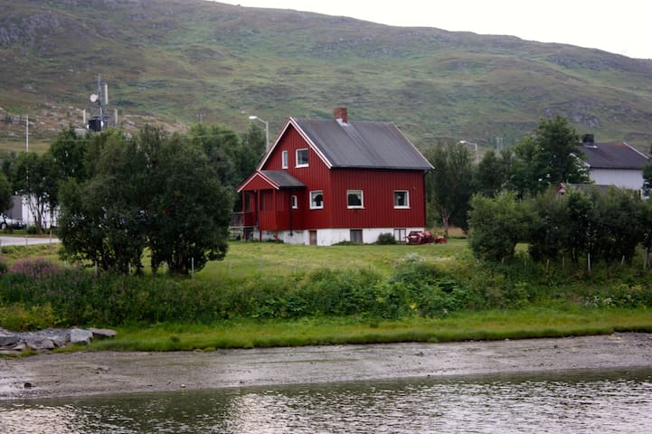 Kvalsund的民宿