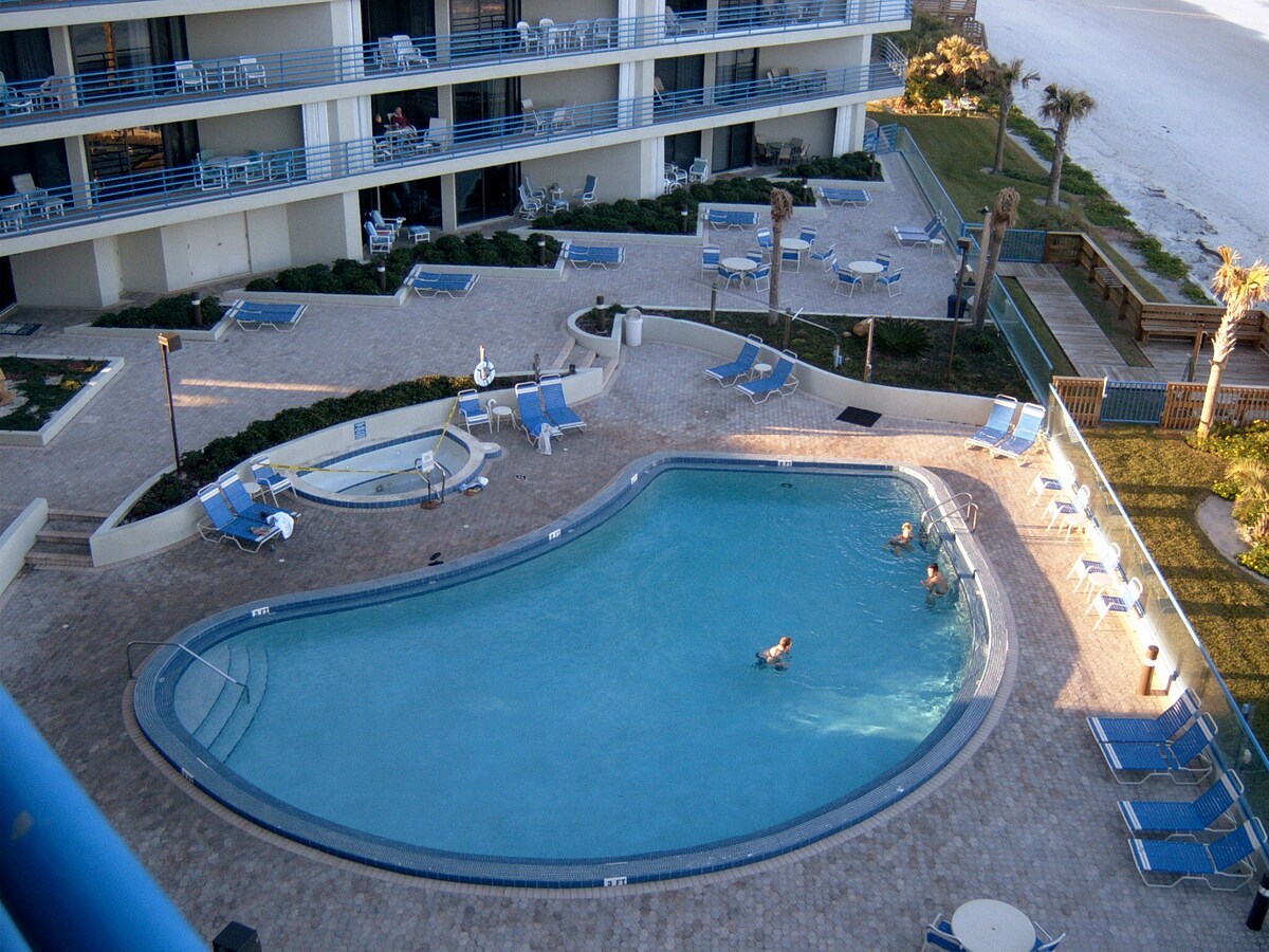 Oceanfront 3/3 Condo with pool, hot tub and view