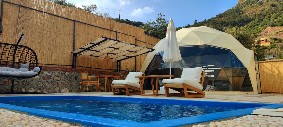 圆顶豪华露营标准双人床套房，配备私人泳池和按摩浴池5